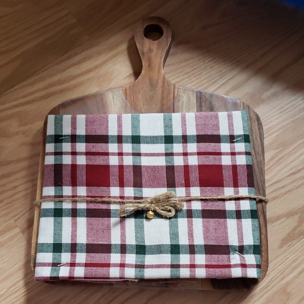 Plaid Cutting Board with Red and Green Cloth